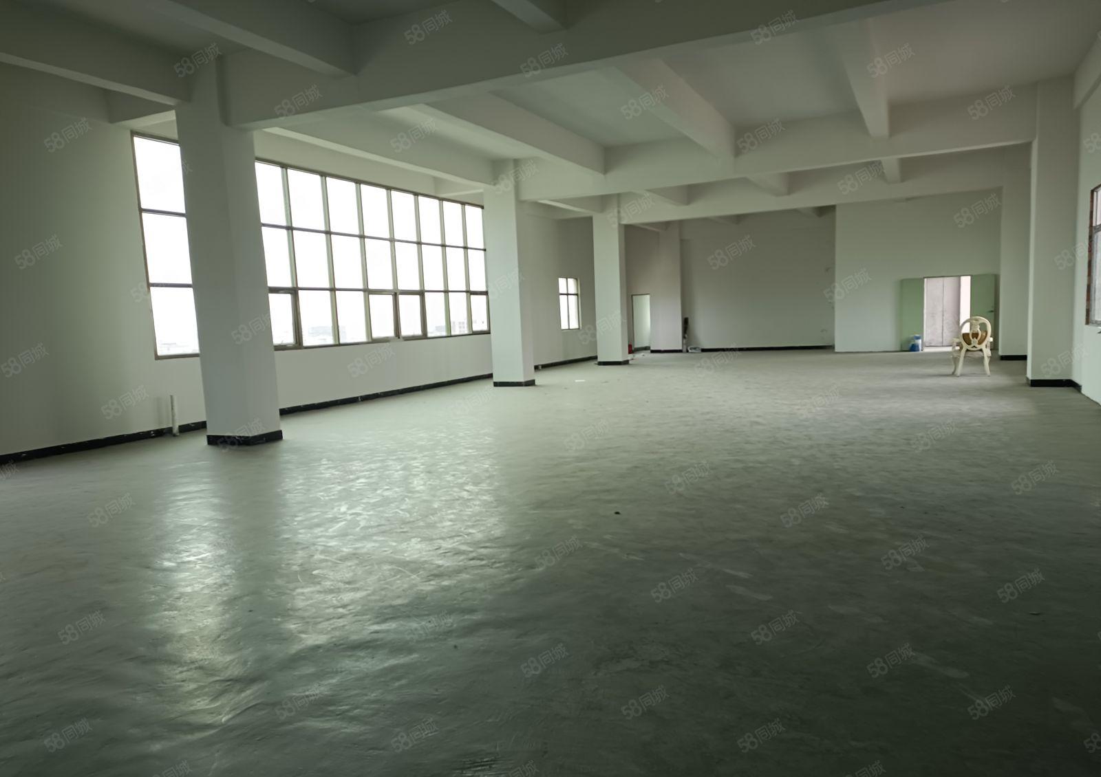 单层实际面积2000平精装修。