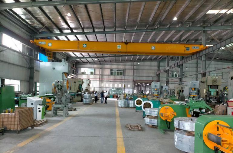 大朗镇红本厂房出租，单层2100平，精装修可办环评，带行车