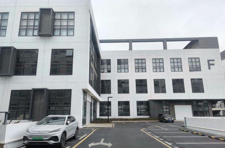 大朗原房东一二楼各2000平精装修厂房仓库，大小分租水电齐全