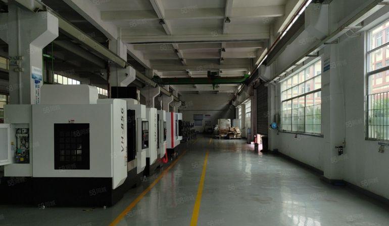 大朗松木山原房东标准厂房一楼出租，现成装修，带行车