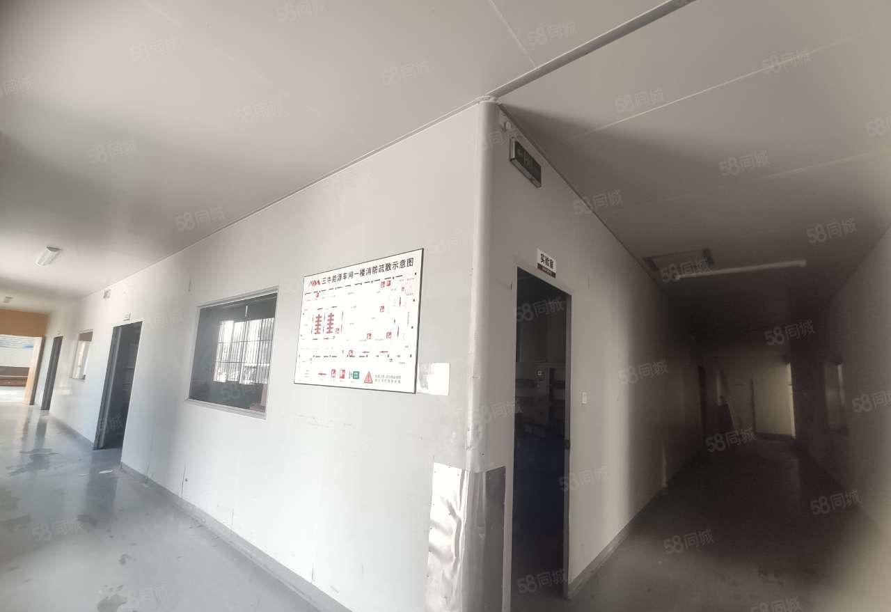 大岭山高速路口新出楼上带精装修厂房，现9块超低价出租，