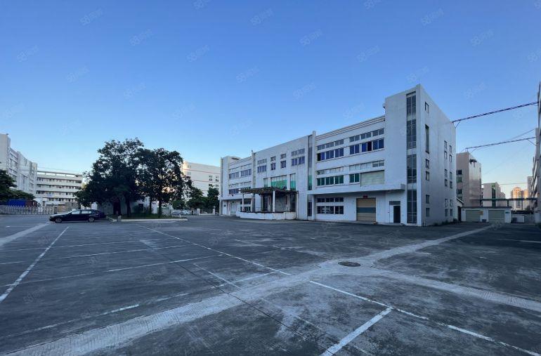 大朗厂房出租新出原房东标准独院。形象好，空地非常大带卸货平台