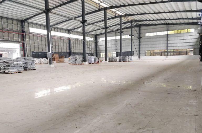 大朗镇高英村原房东厂房出租，钢构单一层。总面积2800平米