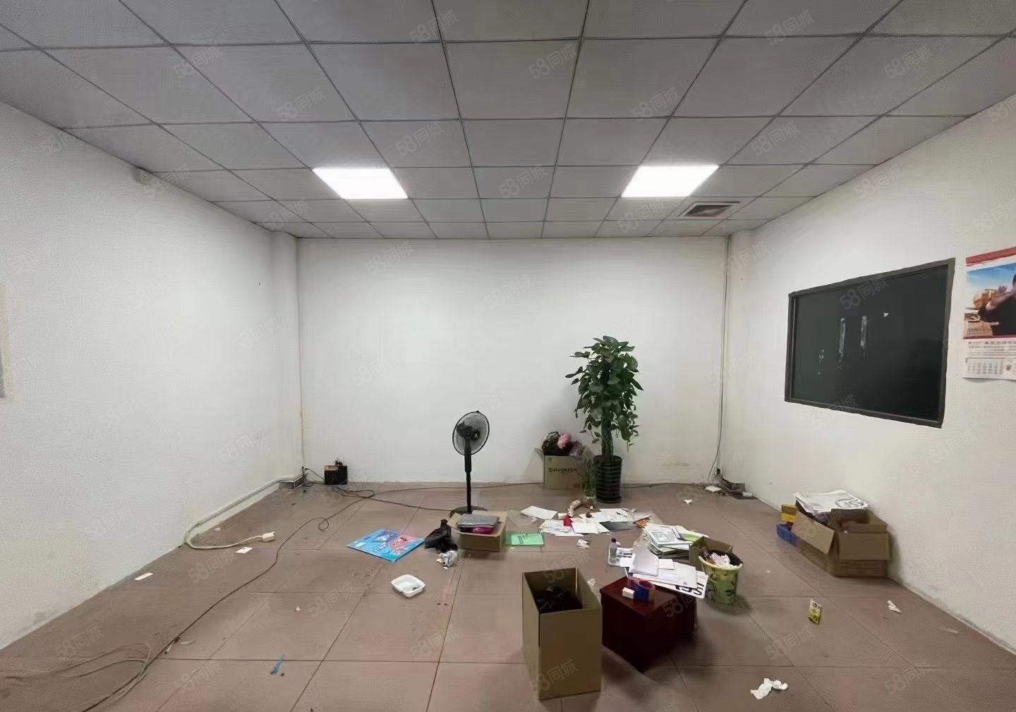 大朗350平方小面积厂房出租，现成装修，价格便宜，随时看房