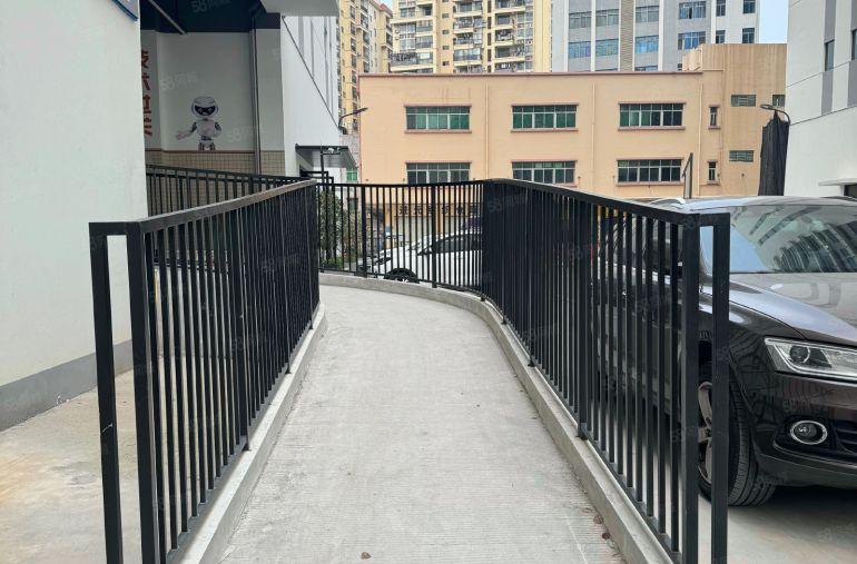 全新2700方实际面积30000元月水电不加收