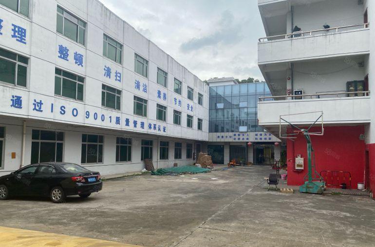 大朗镇新出原房东小独院厂房3500平方米出租。