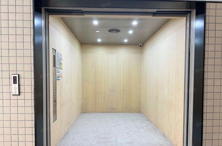 全新2700方实际面积30000元月水电不加收