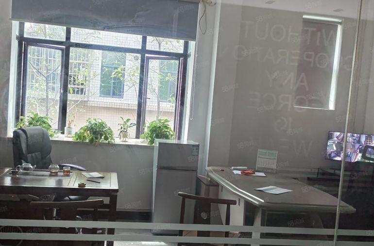 黎贝岭楼上300平现成装修厂房出租，