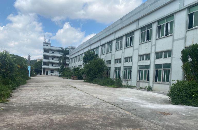 大朗镇原房东独院二层厂房5000平方米出租。