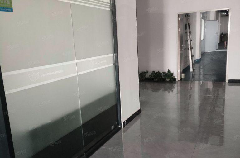 松山湖开发商园区楼上分租，现成装修水电齐全，层高6米特价急租