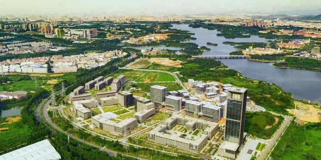 松山湖靠近龙大高速路口新出高薪产业园45000平面积可分租