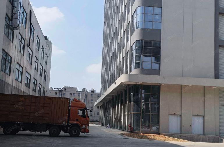 松山湖全新国有证带花园工业厂房出租