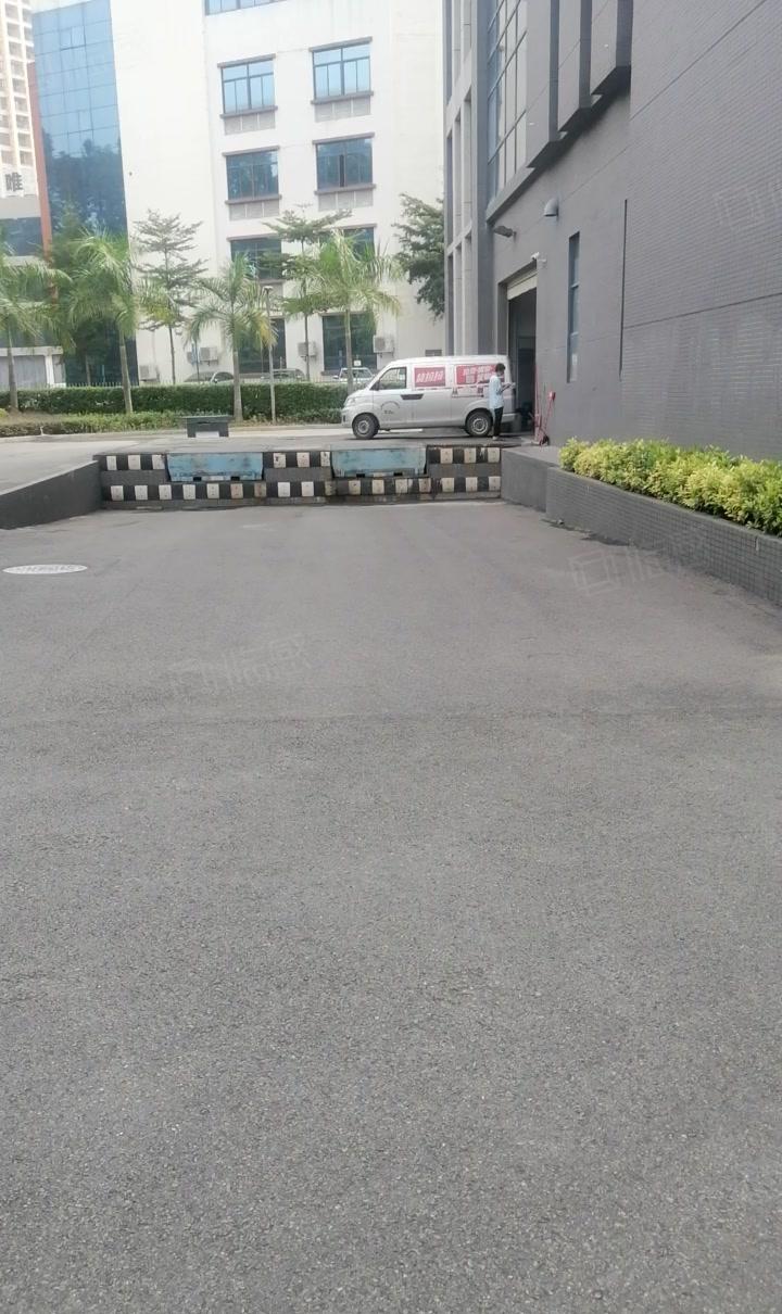 松山湖华为附近精装修一二楼厂房3200平米出租，可办环评！