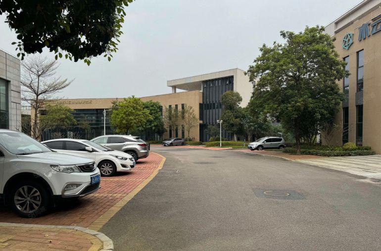 松山湖南部精装修户型，孵化器享受补贴，形象好靠近深圳