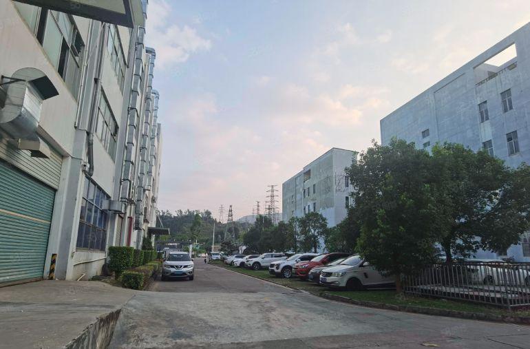 东莞松山湖工业园区厂房2000平米带装修，可分租1000平米
