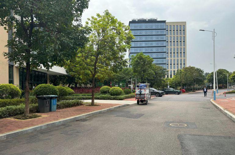 松山湖南部精装修户型，孵化器享受补贴，形象好靠近深圳