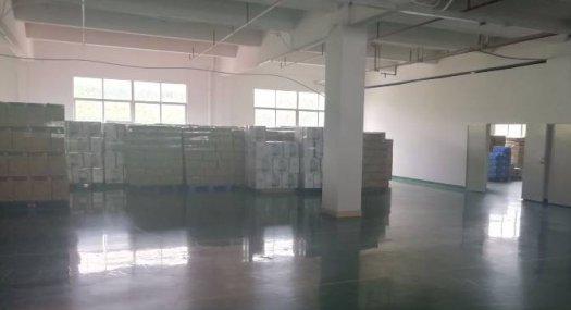 凤岗官井头出租楼上标准货梯厂房1500平，价格可谈