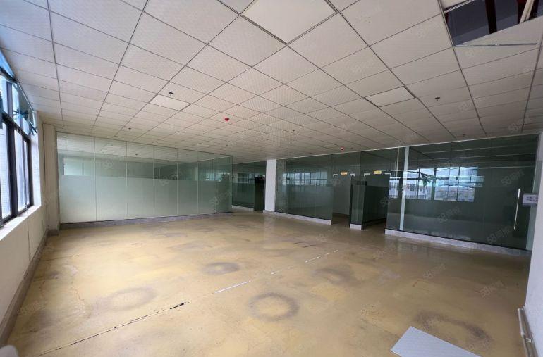 黄江厂房楼上精装修5000平方，可分租，水电现成