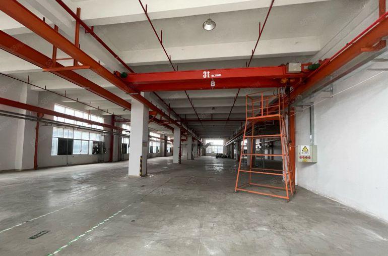 黄江镇临深一楼2700平三台航车非常适合注塑设备等底价租