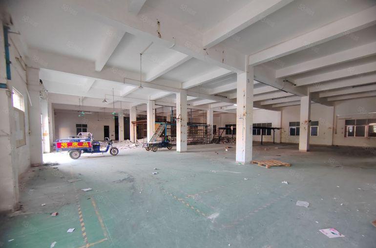 空地2000标准独门独院厂房6800，交通方便，位置好招工