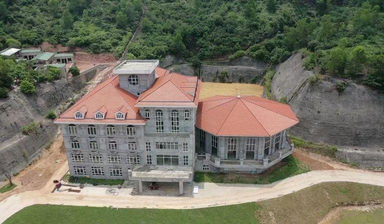 独栋独院大别墅，可签10年，行业不限，后有登山道，前有护城河