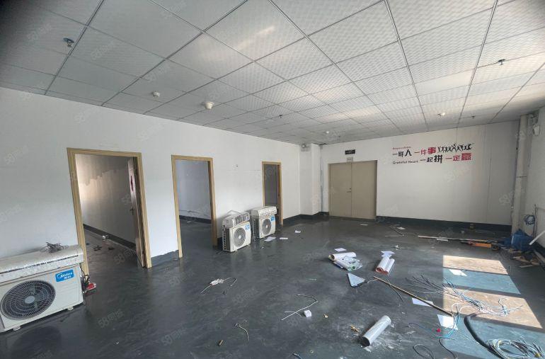 黄江镇临深单层2900平低价出租二台货梯工业用地之前做电池