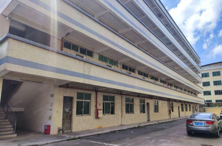 黄江新出独院厂房，1楼带牛角，超大空地。价格便宜，本地佬急租