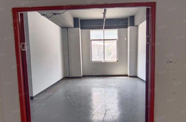 原房东1700平，带3个办公室出租，九成新，空地大好停车