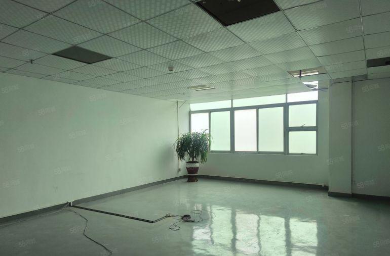 黄江临深原房东装修一二楼各2000平，200平起分租水电齐全