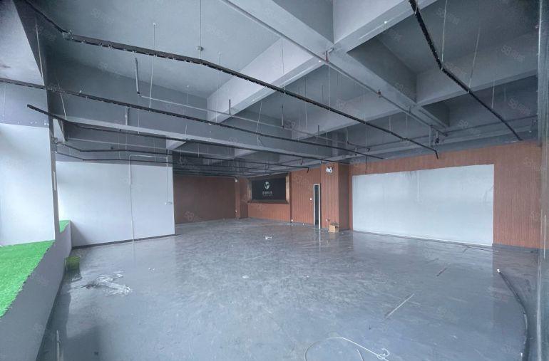 黄江镇临深楼上1150平现成办公室装修地坪漆吊顶吊机口