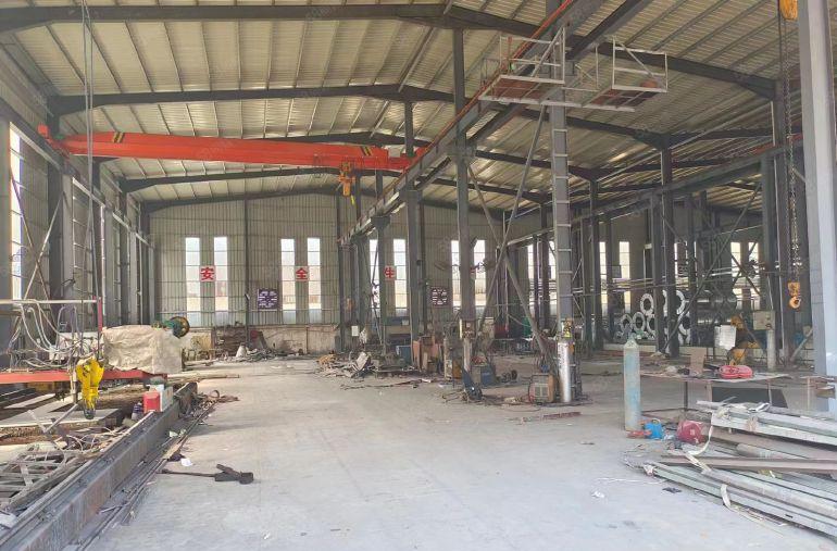 带现成行车低价厂房独院出租2500平小独院注塑模具抽粒等行业