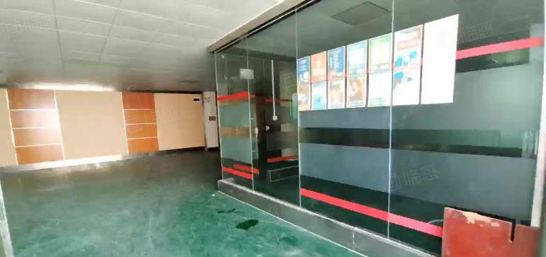 大岭山镇10米单一层钢构厂房出租，现成独立办公室