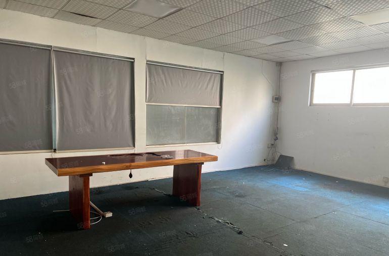 大岭山镇杨屋原房东钢结构600平阁楼办公室水电低价出租