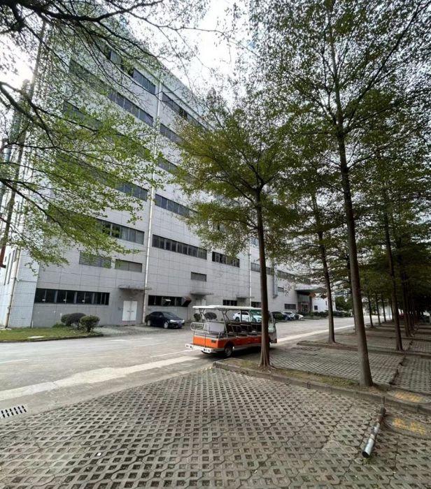 大岭山花园式标准厂房独院厂房分租，空地超大