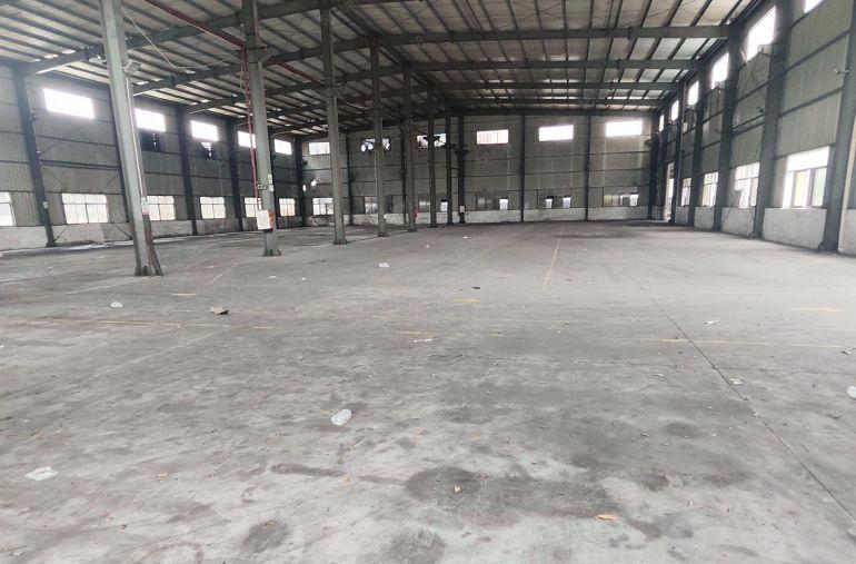 大岭山高速路口原房东独门独院单一层厂房仓库，带牛腿，超大空地