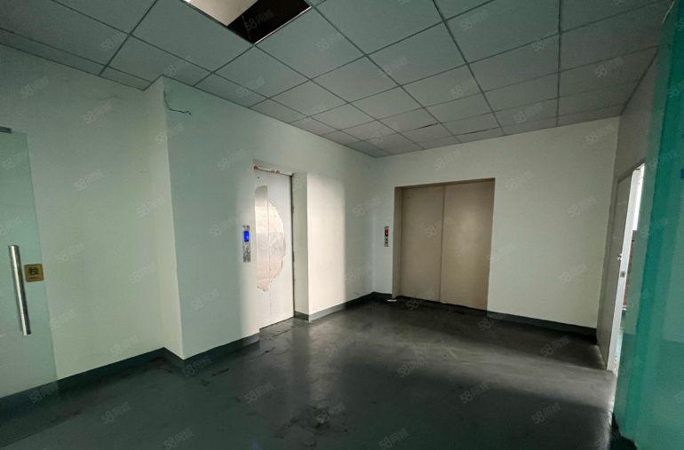 大岭山杨屋楼上950平精装修厂房低价出租临深易招工