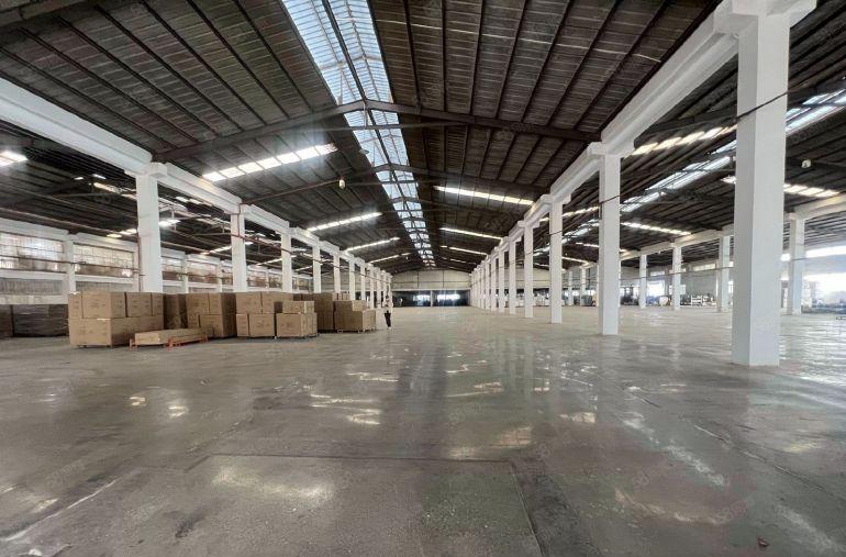 大岭山国道边上原房东独门独院单一层厂房出租，有家具环评