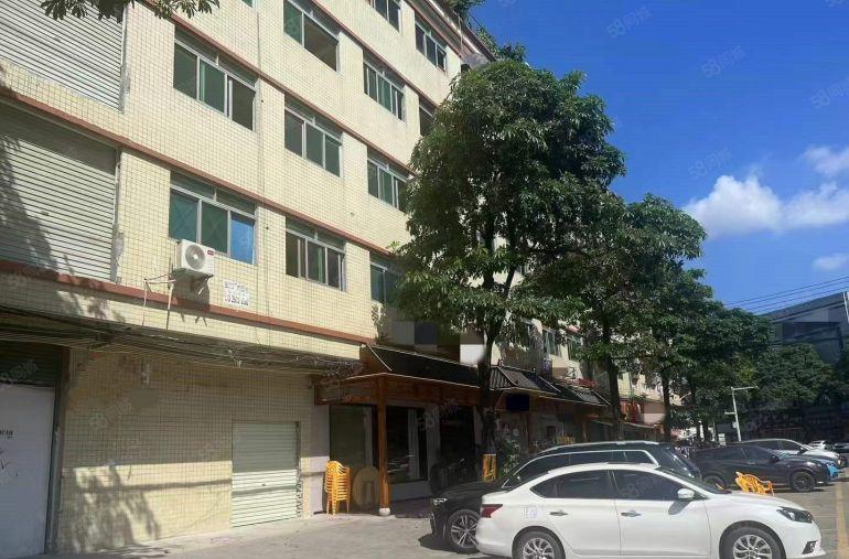 大岭山向东靠龙大高速附近，楼上小面积厂房出租 免租期长超低价