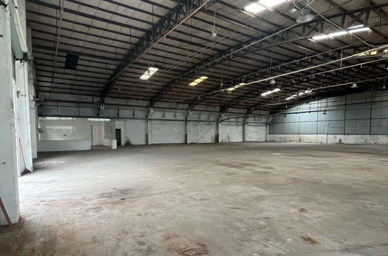 大岭山镇1500平钢构 能办环评带隔热 办公室装修低价出租