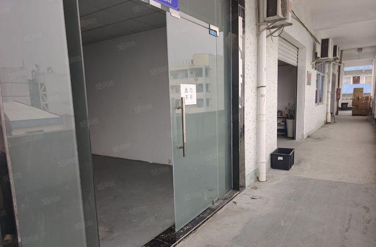 小面积！精装修大岭山靠深圳楼上600平标准厂房出租
