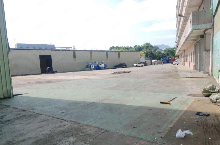 大岭山镇国道边村委厂房二楼2650平，现成无尘车间，水电齐全