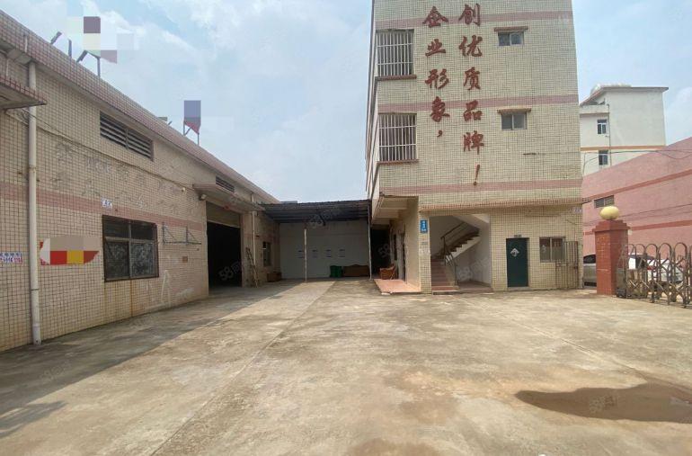 大岭山单一层小独院2400平方，滴水8米，可近拖头车