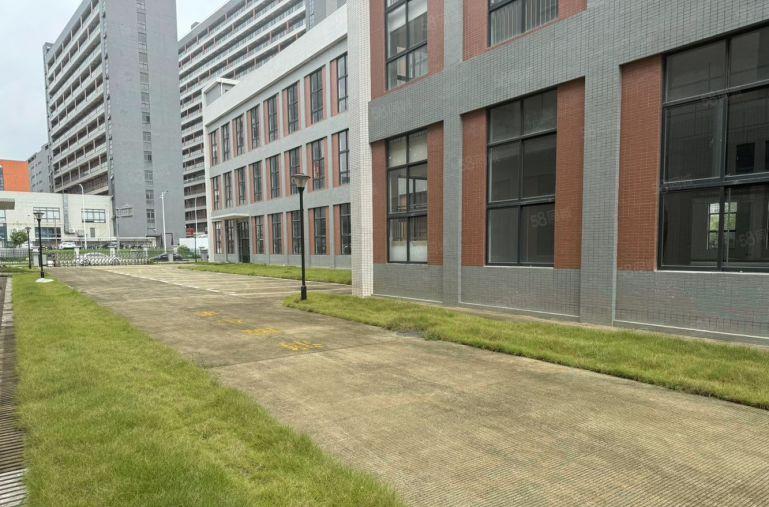 大岭山镇杨屋厂房出租，园区形象好靠近深圳，一手房东低价出租