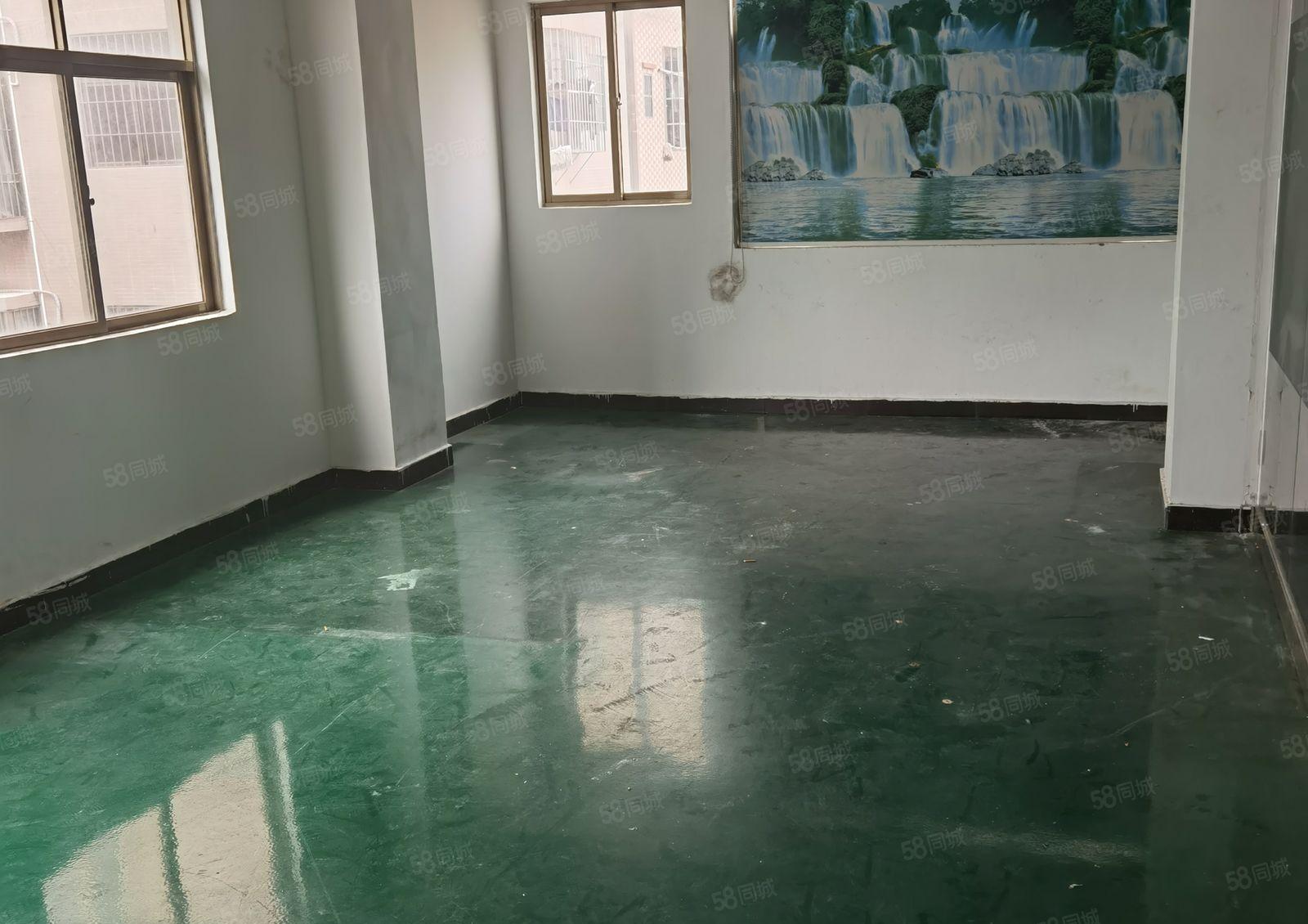 大岭山小面积无尘车间出租，豪华装修办公室，电梯3吨交通便利