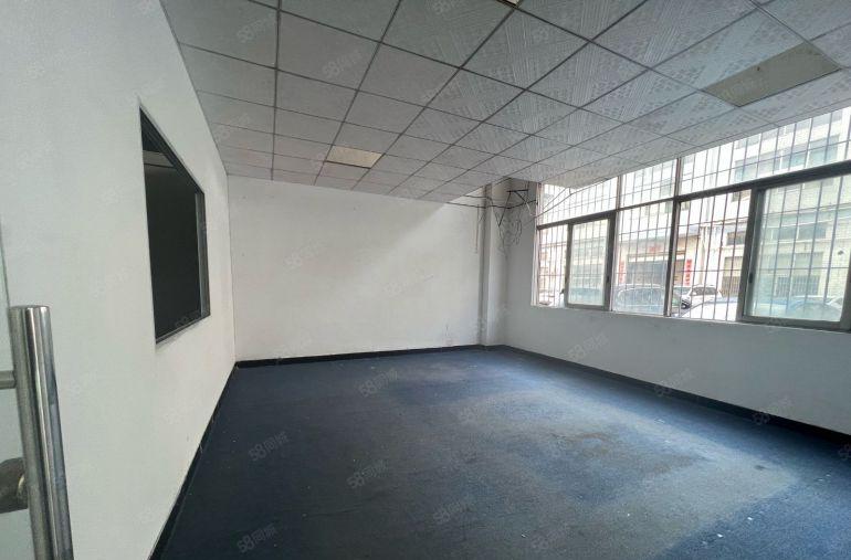 大岭山杨屋村标准一楼770平精装修办公室水电到车间龙大高速旁