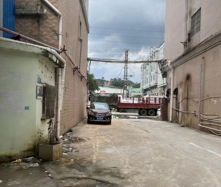 标准钢构厂房招租，现成的行车，滴水8米，交通便利