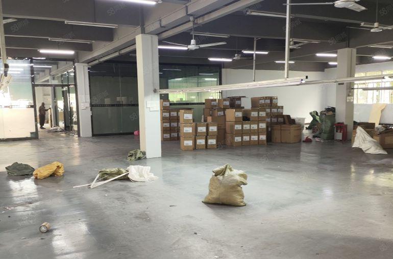 大岭山杨屋高速路口二层独院厂房仓库出租，带豪华装修，超大空地