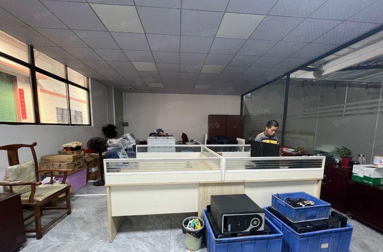 大岭山杨屋龙大高速路口 9米高1300平钢构 低价出租