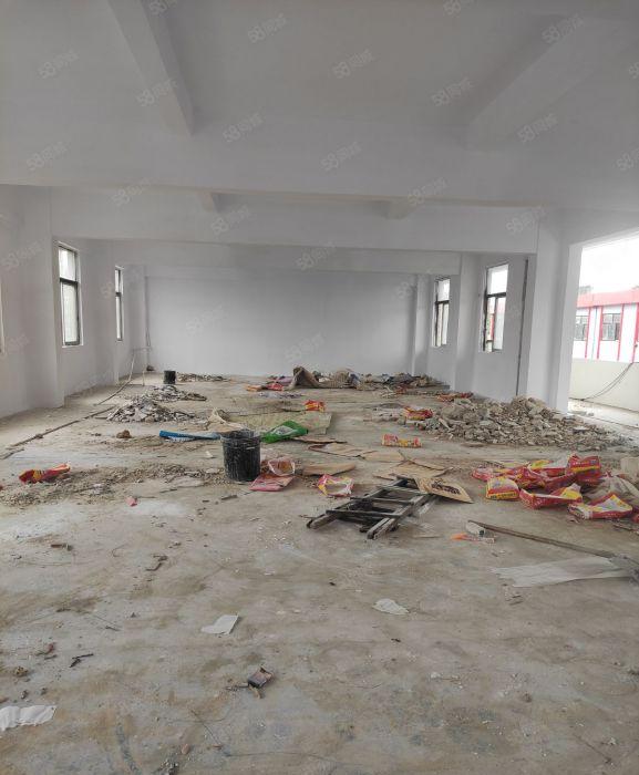 大岭山国道边工业园楼上，特价8块8，200~900平米可分租