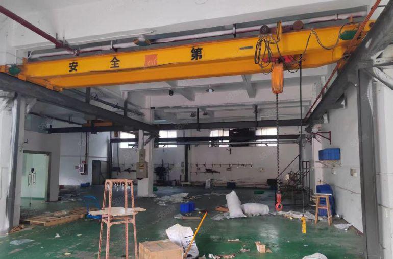 带现成航车 大岭山镇杨屋村空出标准1楼700平方低价厂房出租